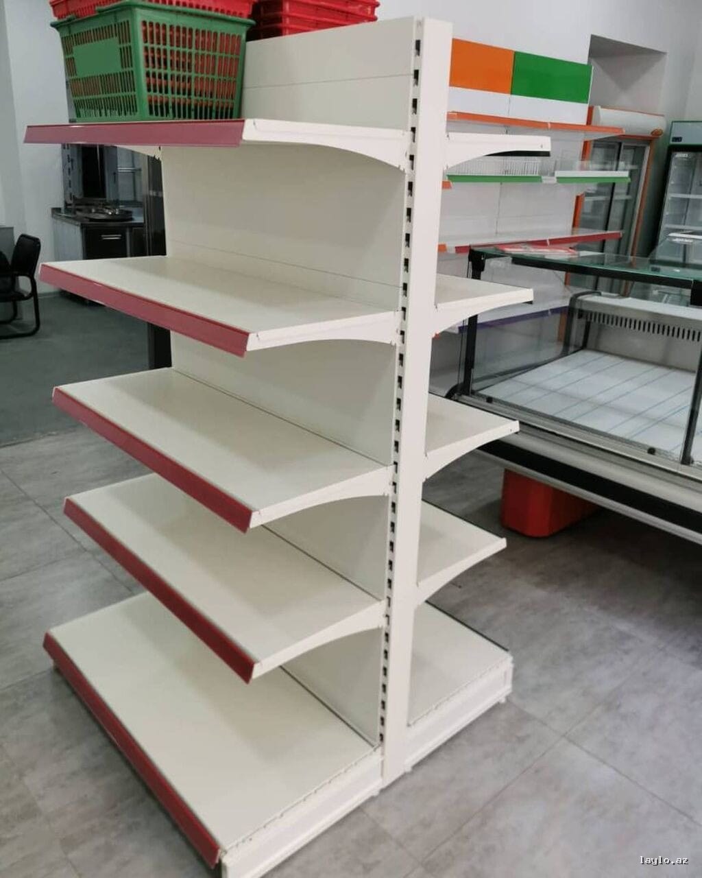 Vitrin rəflər